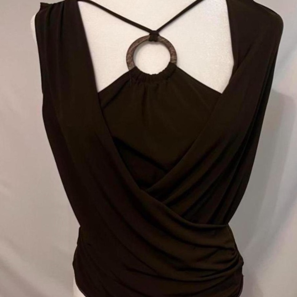 Iz Byer brown top with wooden o ring